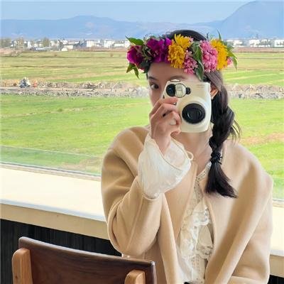 穿风信子蓝的少女