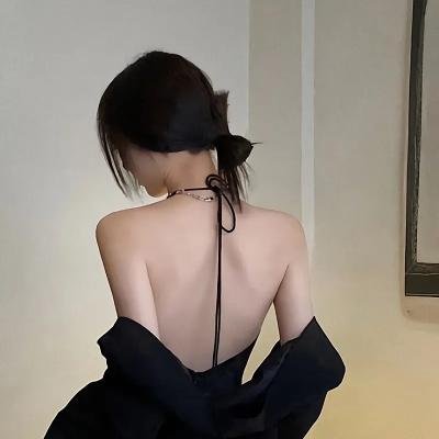 年轻女人